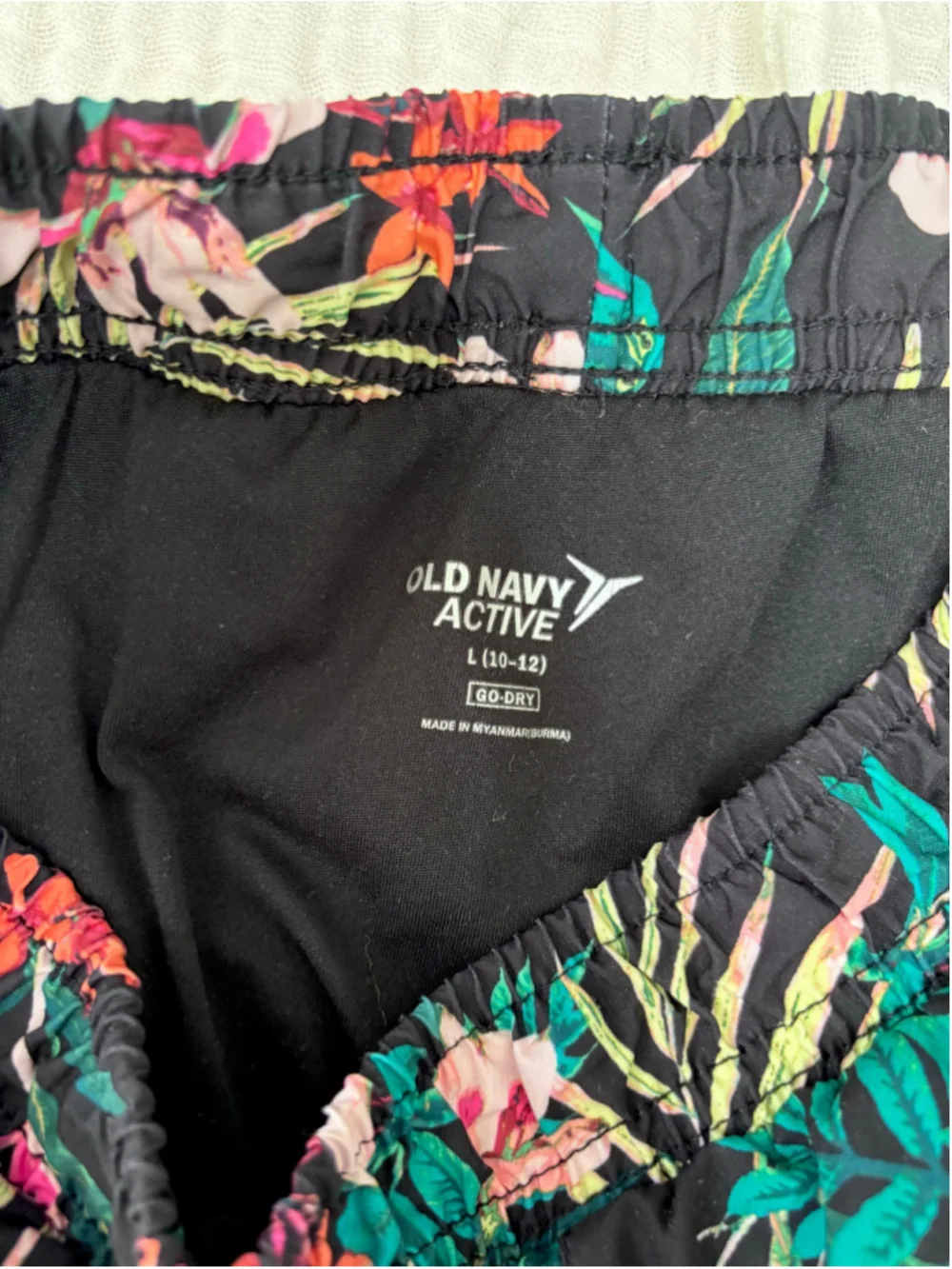 Girls Old Navy Active Floral Shorts Size L Black Green size 10